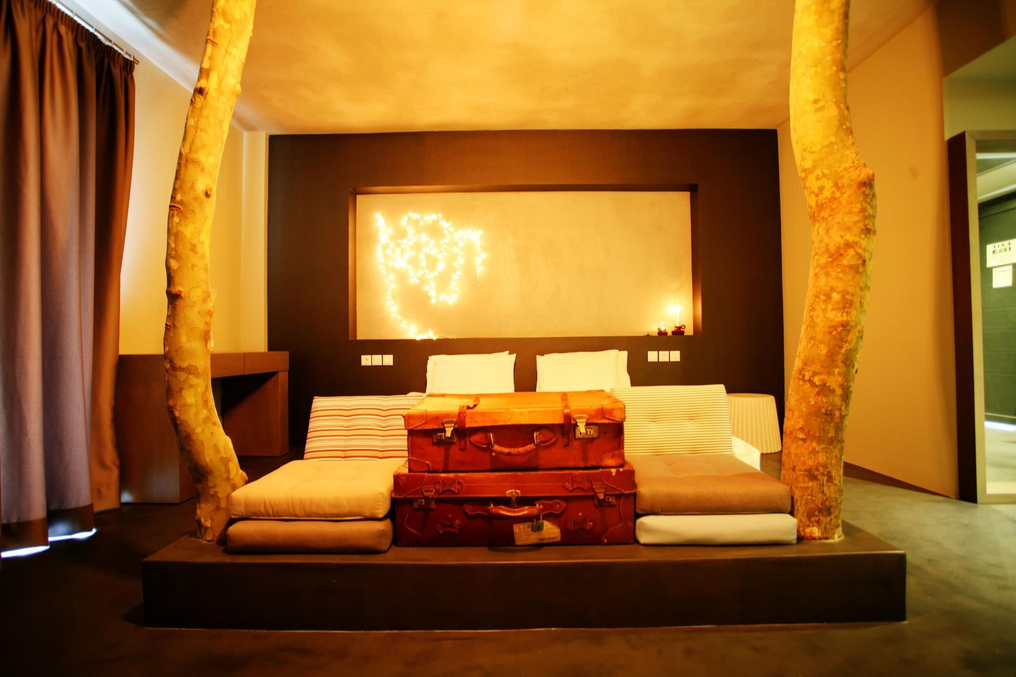 Oniropetra Boutique Hotel Карпенисион Экстерьер фото